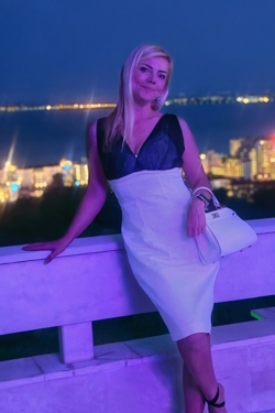 Julija (46 m., Jungtinė Karalystė)