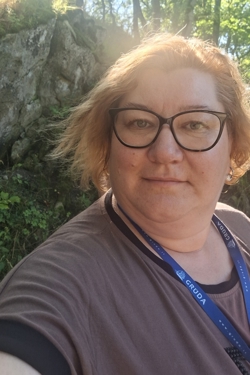 Amber, 46